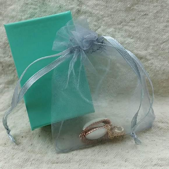 Cowie Shell Rose Gold 14k on 14K Gold Chain NEW - Picture 4 of 5